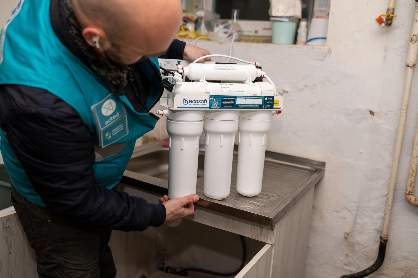 man installing water filters